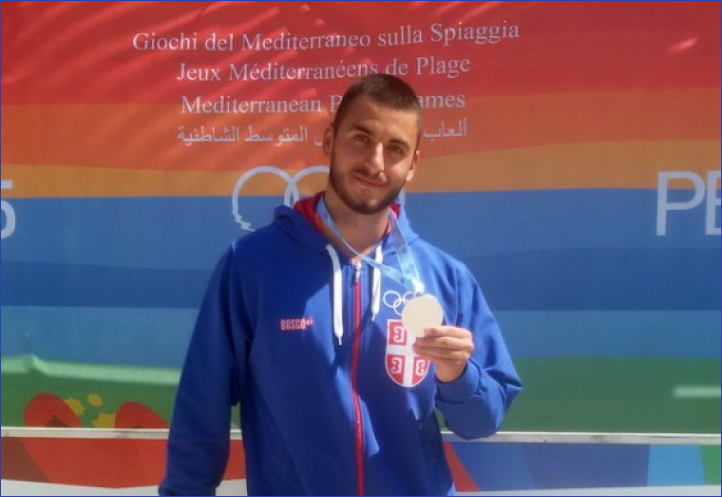Andrej Matić je osvojio drugo mesto u disciplini 4 km u plivanju perajima na Mediteranskom Igrama u Peskari Andrej Matić je osvojio drugo mesto u disciplini 4 km u plivanju perajima na Med